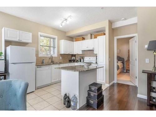 102-8 Prestwick Pond Terrace Se, Calgary, AB - Indoor Photo Showing Kitchen