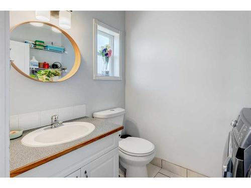 20-438 31 Avenue Nw, Calgary, AB - Indoor Photo Showing Bathroom