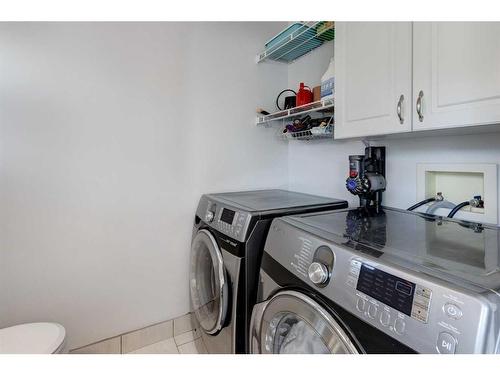 20-438 31 Avenue Nw, Calgary, AB - Indoor Photo Showing Laundry Room