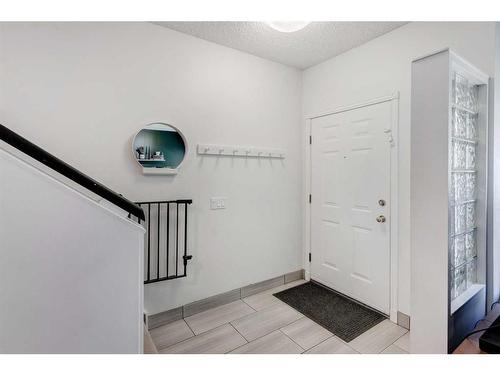 20-438 31 Avenue Nw, Calgary, AB - Indoor Photo Showing Other Room