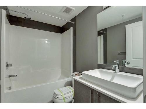 7306-302 Skyview Ranch Drive Ne, Calgary, AB - Indoor Photo Showing Bathroom