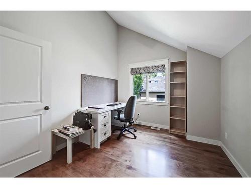 2410 7 Avenue Nw, Calgary, AB - Indoor Photo Showing Other Room