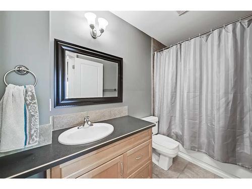 2410 7 Avenue Nw, Calgary, AB - Indoor Photo Showing Bathroom