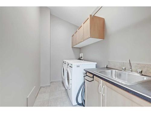 2410 7 Avenue Nw, Calgary, AB - Indoor Photo Showing Laundry Room