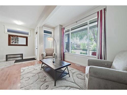 2410 7 Avenue Nw, Calgary, AB - Indoor Photo Showing Living Room