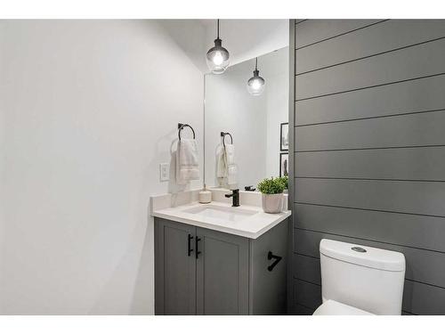 3940 Point Mckay Road Nw, Calgary, AB - Indoor Photo Showing Bathroom