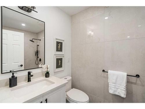3940 Point Mckay Road Nw, Calgary, AB - Indoor Photo Showing Bathroom