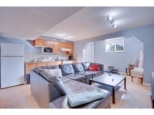 377 Taralake Landing Ne, Calgary, AB - Indoor Photo Showing Living Room