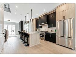 2437 34 Street SW Calgary, AB T3E 2W4