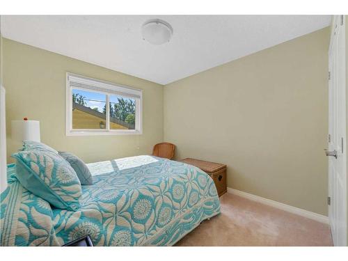 10540 Oakfield Drive Sw, Calgary, AB - Indoor Photo Showing Bedroom