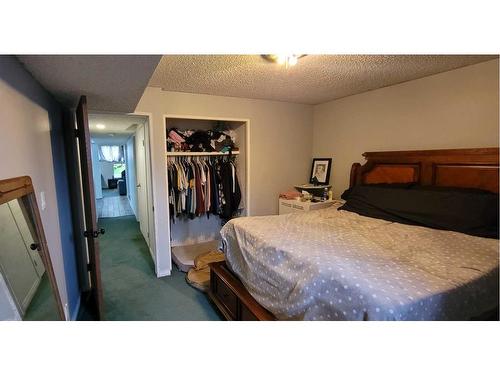 4511 26 Avenue Se, Calgary, AB - Indoor Photo Showing Bedroom