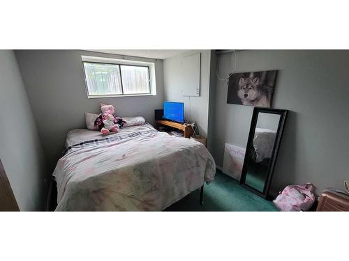 4511 26 Avenue Se, Calgary, AB - Indoor Photo Showing Bedroom