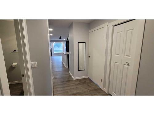 4511 26 Avenue Se, Calgary, AB - Indoor Photo Showing Other Room