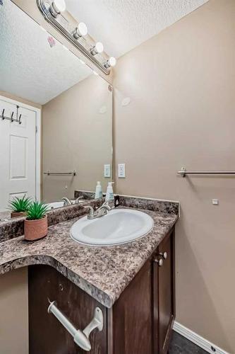 1419-16320 24 Street Sw, Calgary, AB - Indoor Photo Showing Bathroom
