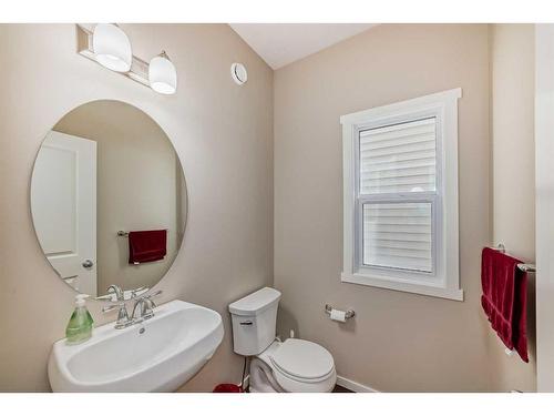 41 Nolanhurst Crescent Nw, Calgary, AB - Indoor Photo Showing Bathroom