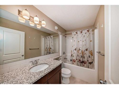 41 Nolanhurst Crescent Nw, Calgary, AB - Indoor Photo Showing Bathroom