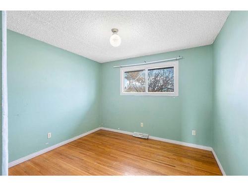 1515 43 Street Se, Calgary, AB - Indoor Photo Showing Other Room