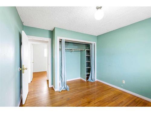 1515 43 Street Se, Calgary, AB - Indoor Photo Showing Other Room