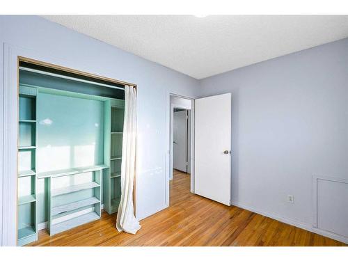 1515 43 Street Se, Calgary, AB - Indoor Photo Showing Other Room