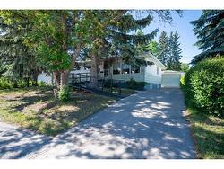 81 Malibou Road SW Calgary, AB T2V 1X4