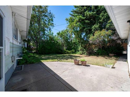 81 Malibou Road Sw, Calgary, AB - Outdoor