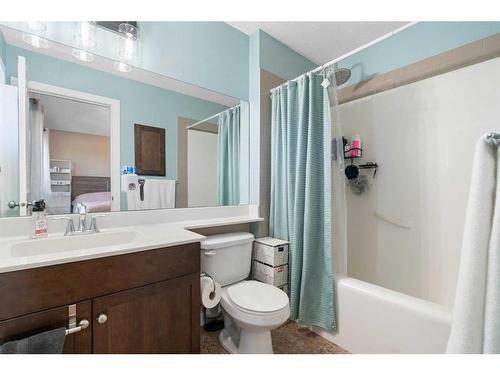 14 Ravenswynd Rise Se, Airdrie, AB - Indoor Photo Showing Bathroom