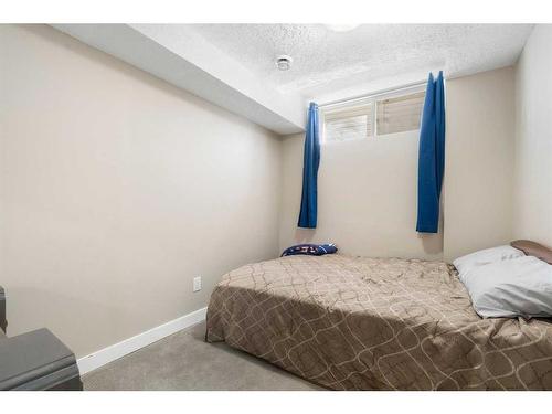 14 Ravenswynd Rise Se, Airdrie, AB - Indoor Photo Showing Bedroom