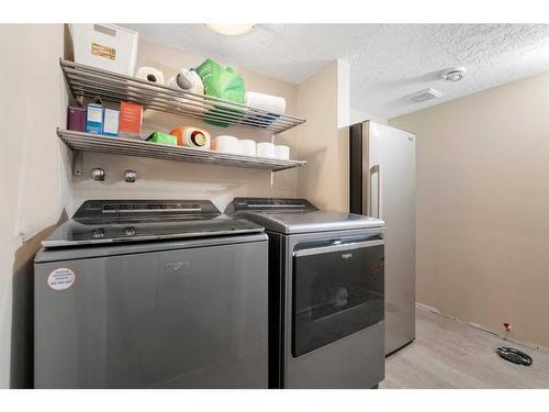 14 Ravenswynd Rise Se, Airdrie, AB - Indoor Photo Showing Laundry Room