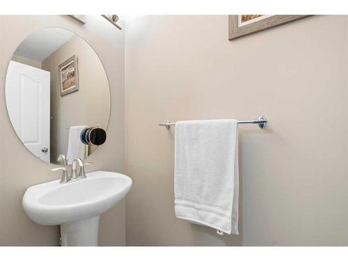 14 Ravenswynd Rise Se, Airdrie, AB - Indoor Photo Showing Bathroom