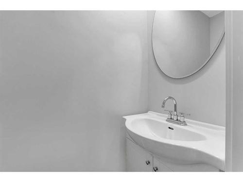 6066 Martingrove Road Ne, Calgary, AB - Indoor Photo Showing Bathroom