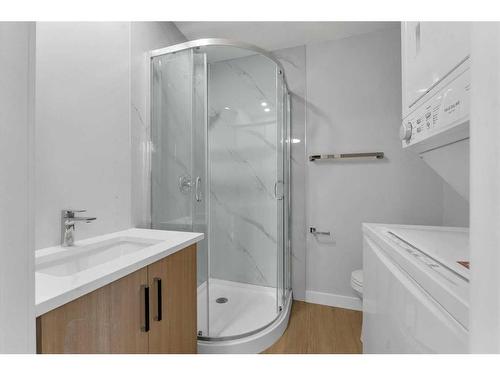 6066 Martingrove Road Ne, Calgary, AB - Indoor Photo Showing Bathroom