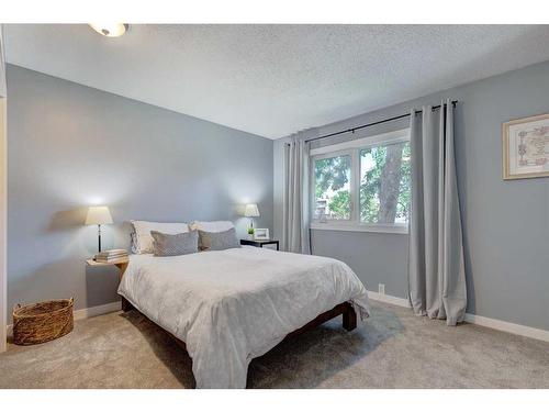 1715 66 Avenue Se, Calgary, AB - Indoor Photo Showing Bedroom