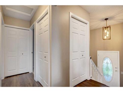 1715 66 Avenue Se, Calgary, AB - Indoor Photo Showing Other Room