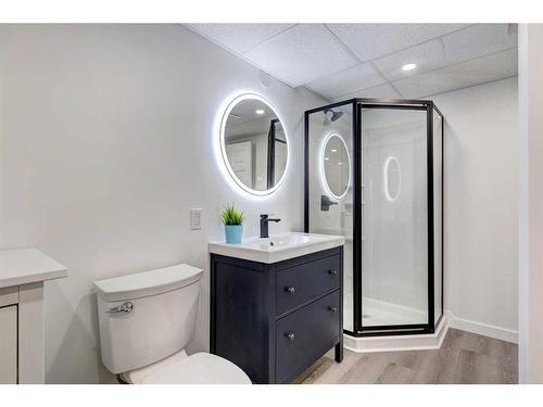 1715 66 Avenue Se, Calgary, AB - Indoor Photo Showing Bathroom