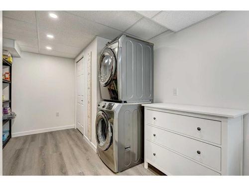 1715 66 Avenue Se, Calgary, AB - Indoor Photo Showing Laundry Room