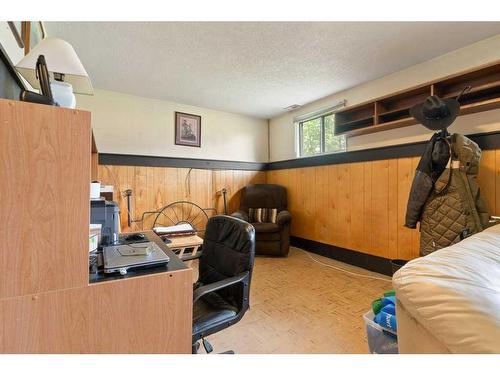 303 47 Street Se, Calgary, AB - Indoor Photo Showing Other Room