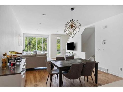 3016 Parkdale Boulevard Nw, Calgary, AB - Indoor Photo Showing Dining Room