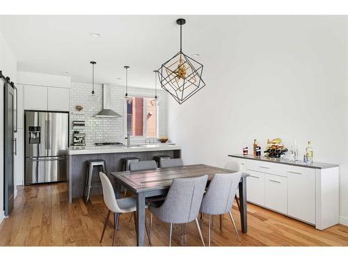 3016 Parkdale Boulevard Nw, Calgary, AB - Indoor Photo Showing Dining Room