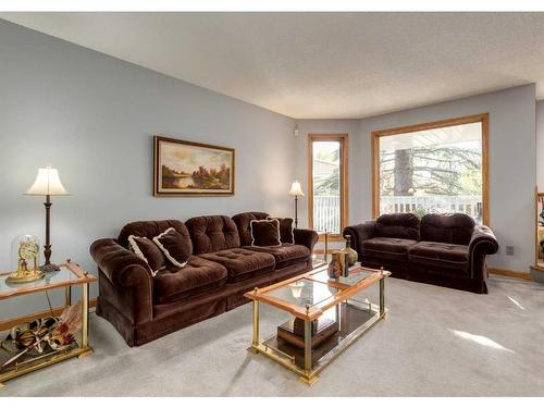 134 Scenic Park Crescent Nw, Calgary, AB - Indoor Photo Showing Living Room