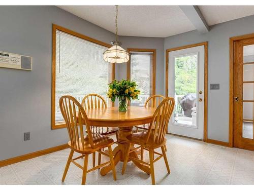 134 Scenic Park Crescent Nw, Calgary, AB - Indoor Photo Showing Dining Room