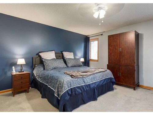 134 Scenic Park Crescent Nw, Calgary, AB - Indoor Photo Showing Bedroom