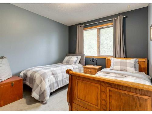 134 Scenic Park Crescent Nw, Calgary, AB - Indoor Photo Showing Bedroom
