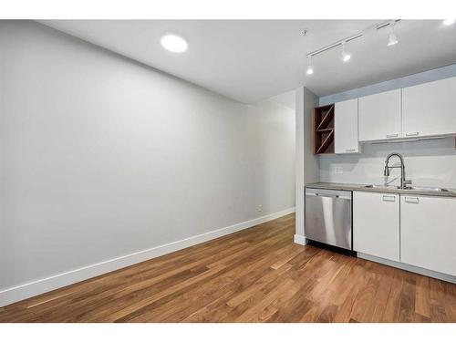 130-315 24 Avenue Sw, Calgary, AB - Indoor Photo Showing Kitchen