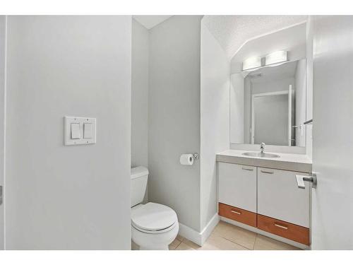 130-315 24 Avenue Sw, Calgary, AB - Indoor Photo Showing Bathroom