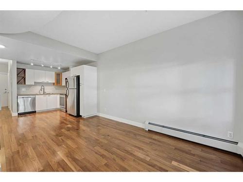 130-315 24 Avenue Sw, Calgary, AB - Indoor Photo Showing Kitchen