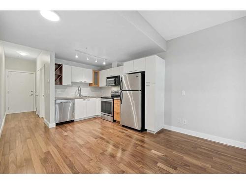 130-315 24 Avenue Sw, Calgary, AB - Indoor Photo Showing Kitchen With Stainless Steel Kitchen