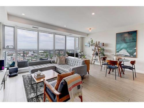 2703-930 16 Avenue Sw, Calgary, AB - Indoor Photo Showing Living Room