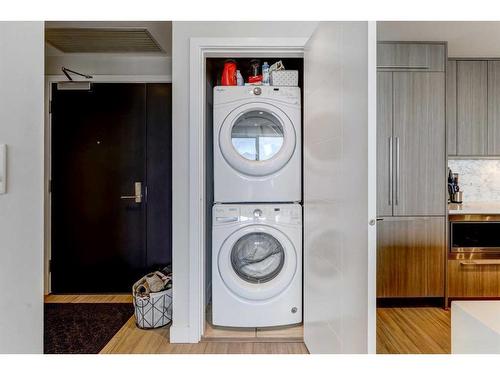 2703-930 16 Avenue Sw, Calgary, AB - Indoor Photo Showing Laundry Room
