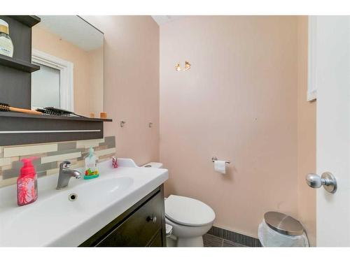 343 Maitland Crescent Ne, Calgary, AB - Indoor Photo Showing Bathroom