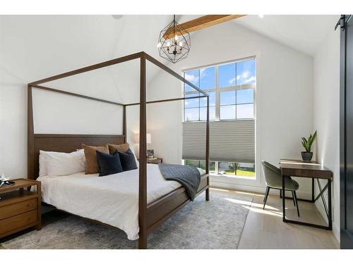 2040 44 Avenue Sw, Calgary, AB - Indoor Photo Showing Bedroom